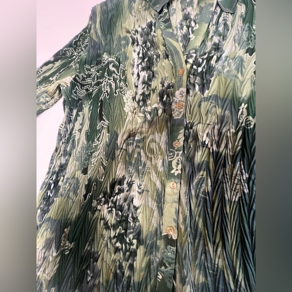 EK DESIGNS SIZE M GORGEOUS PATTERNED SHADES OF GREENS/GRAY 3/4 SLEEVE BUTTON UP - Picture 9 of 11
